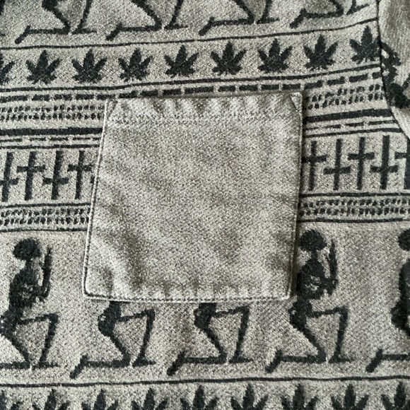 On The Byas Men’s Grey Skeleton Crosses Pot Leaf Tshirt Medium - Picture 4 of 7